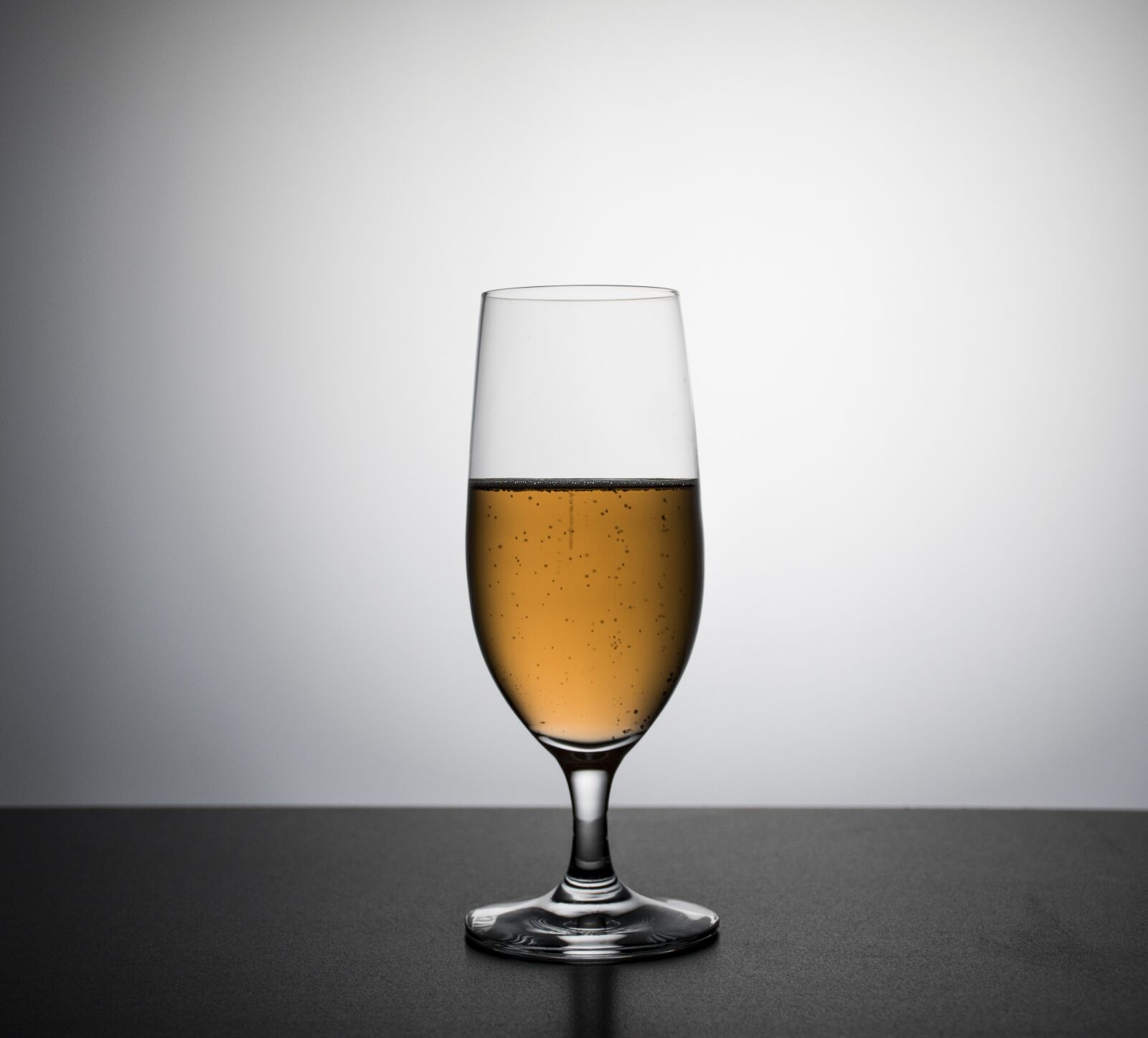 Nikon D5600 sample photo. Alcoholic drink, bebe, beer photography