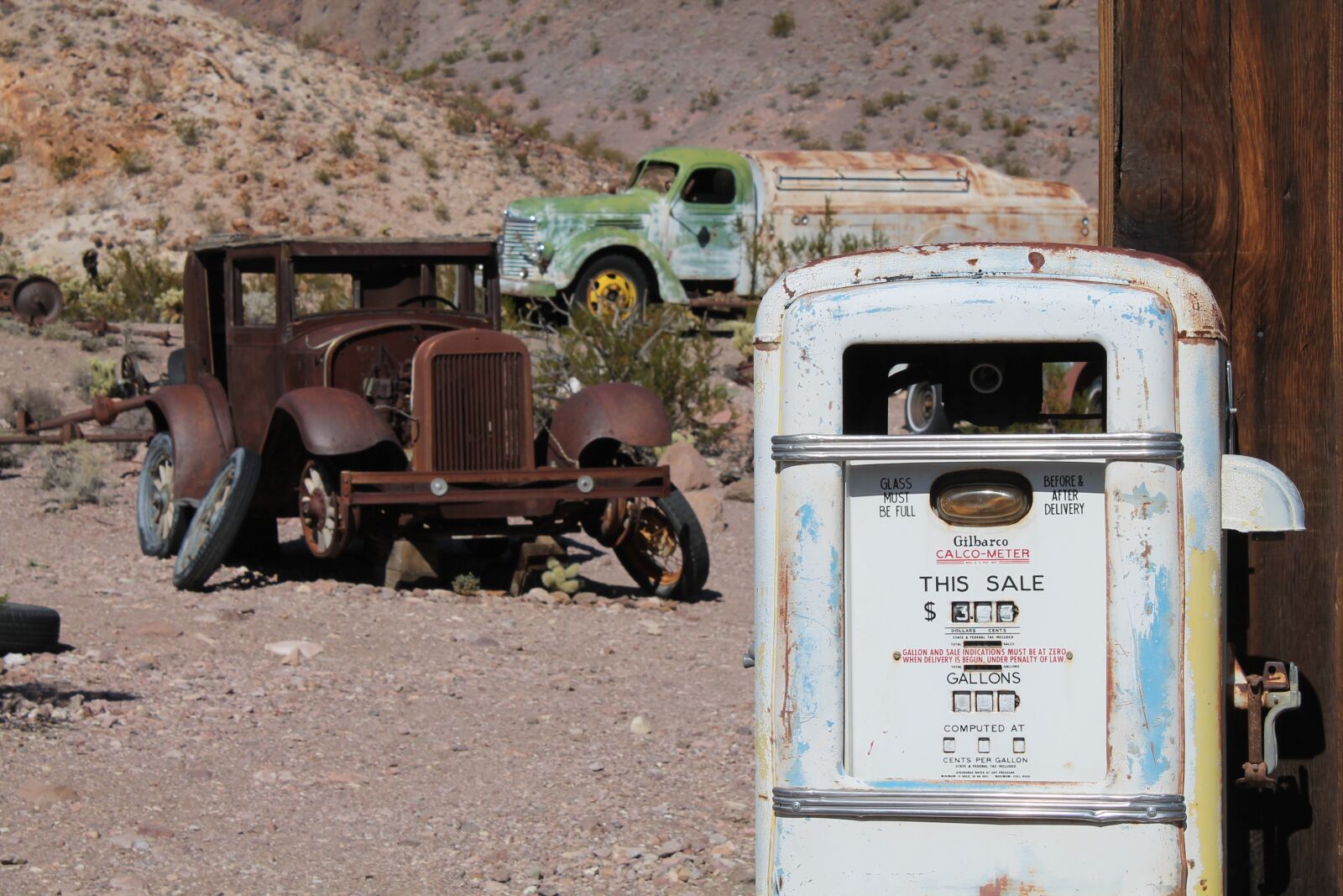 Canon EOS 1100D (EOS Rebel T3 / EOS Kiss X50) sample photo. Old car, rusty car photography