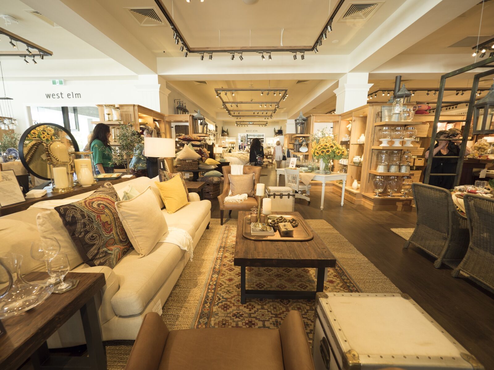 Olympus OM-D E-M5 II + Olympus M.Zuiko Digital ED 7-14mm F2.8 PRO sample photo. Homewares, pottery barn, west photography