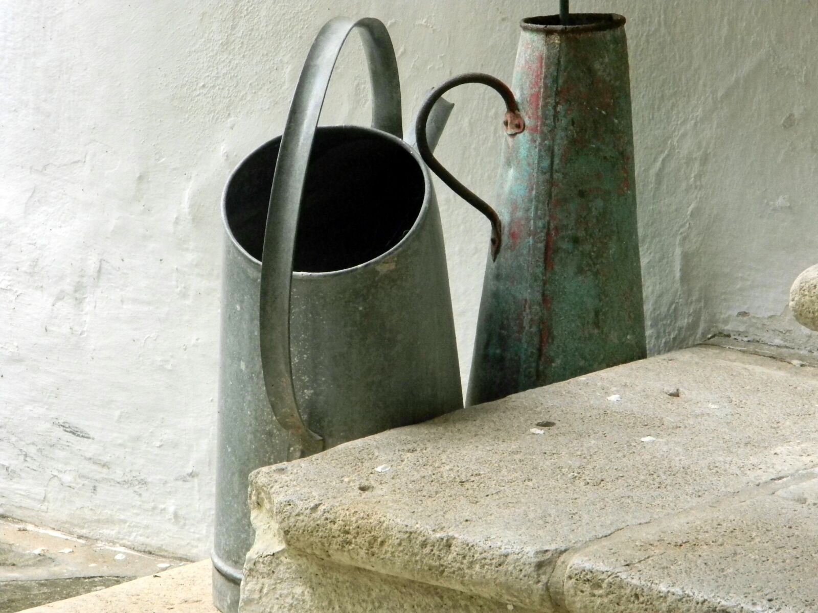Nikon Coolpix L110 sample photo. Watering can, sheet, casting photography