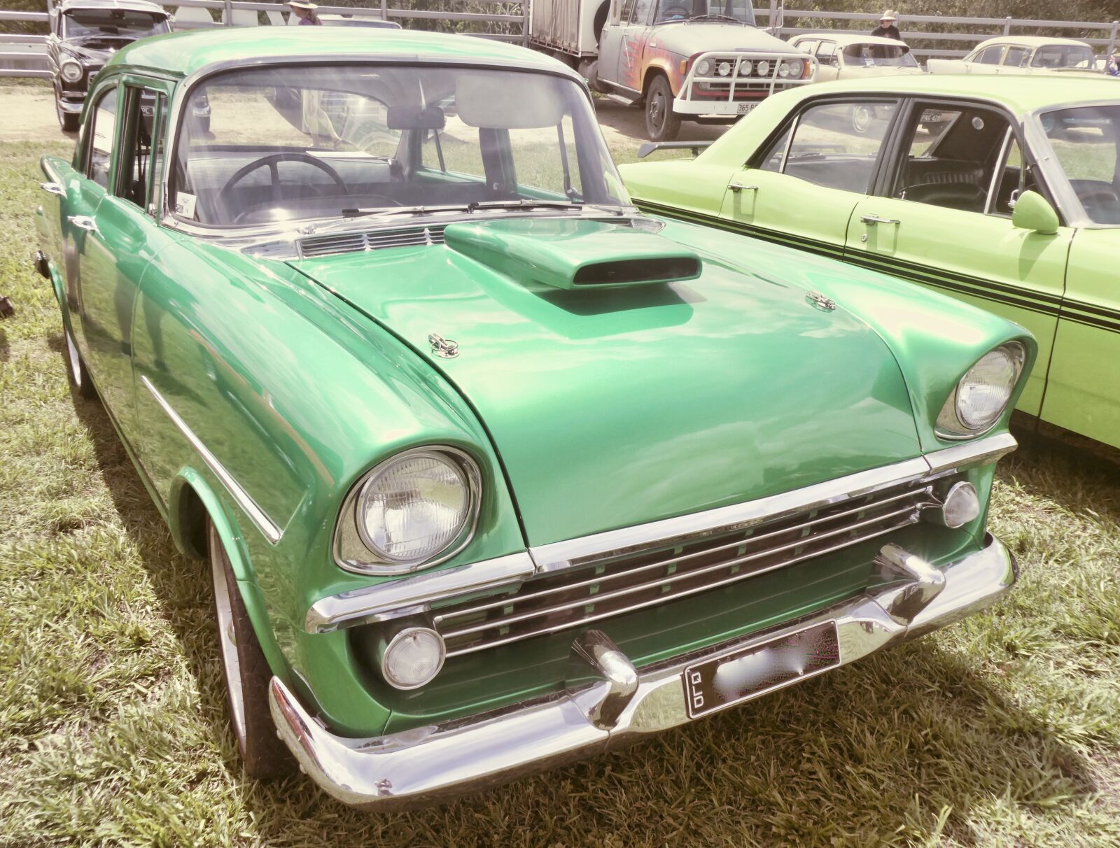 Panasonic Lumix DC-ZS70 (Lumix DC-TZ90) sample photo. Holden, nostalgia, retro photography
