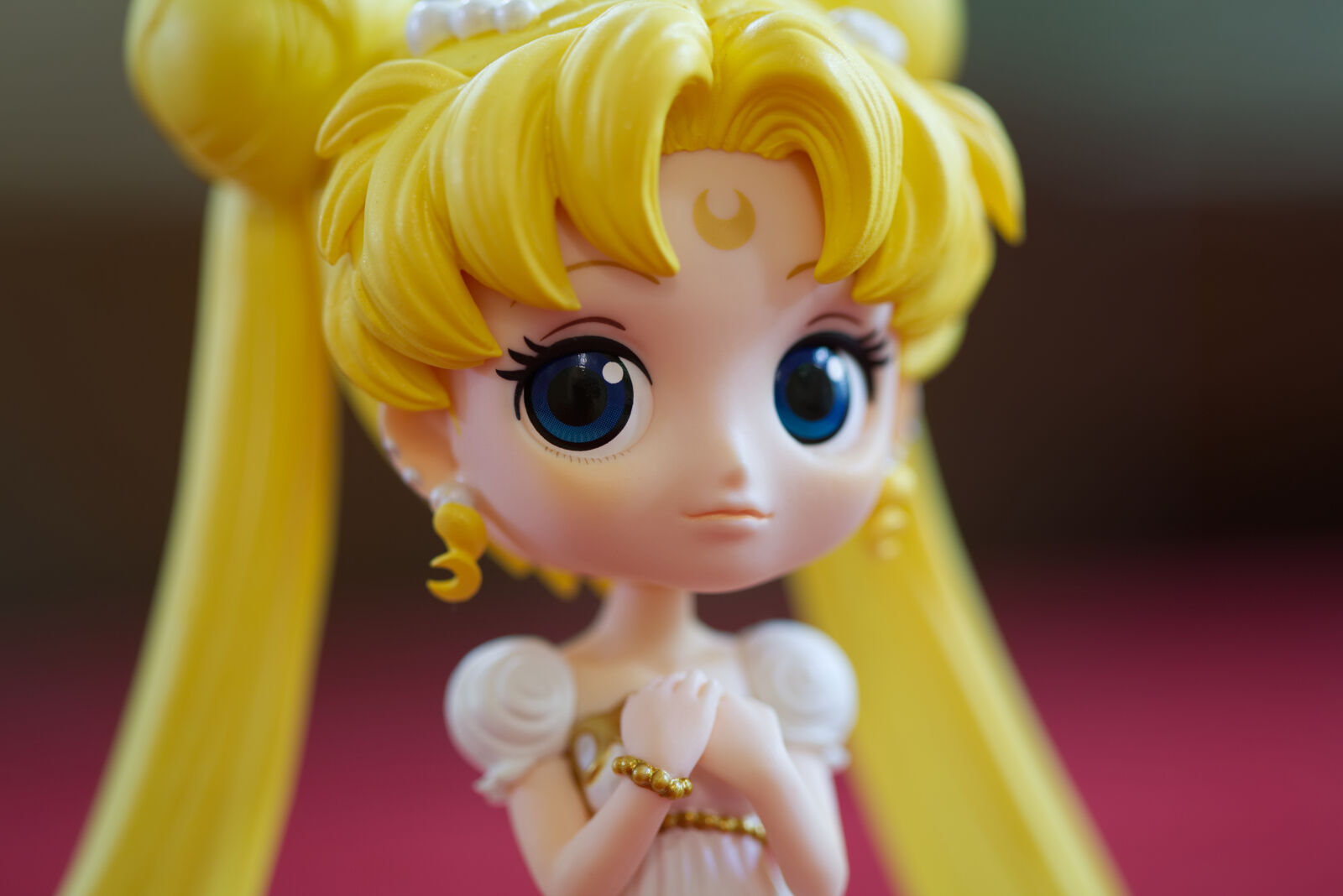 Canon EF 100mm F2.8 Macro USM sample photo. Blurred, background, figurine, princess photography
