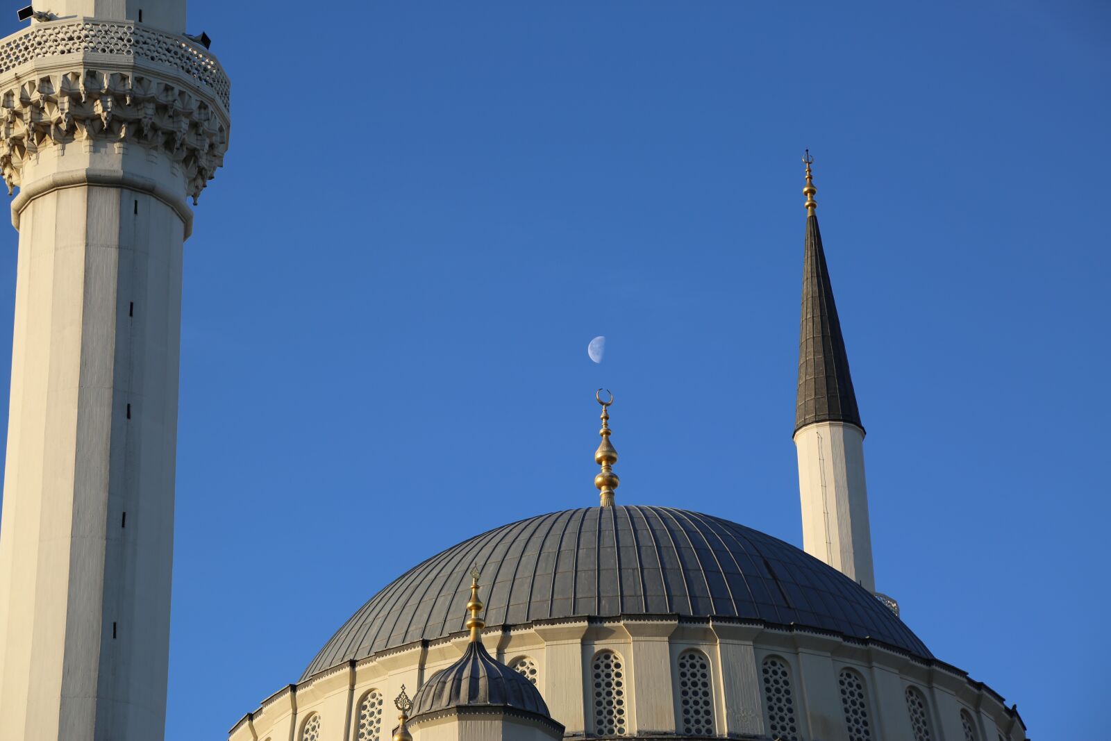 Canon EF 24-105mm F4L IS USM sample photo. Minaret, architecture, religion photography