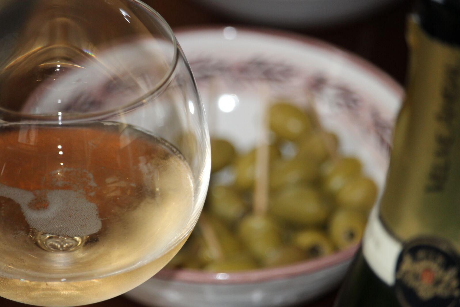 Canon EF-S 55-250mm F4-5.6 IS STM sample photo. Apéro, olive, restaurant photography