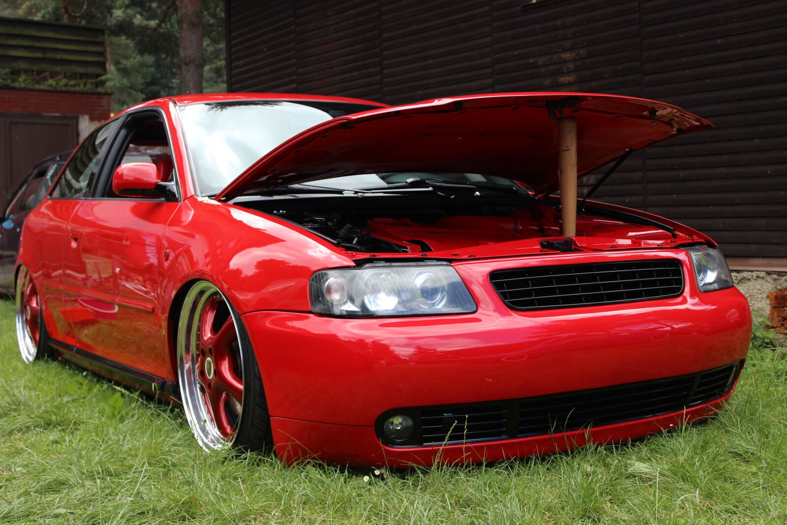 Canon EOS 600D (Rebel EOS T3i / EOS Kiss X5) sample photo. Vw, red, auto photography