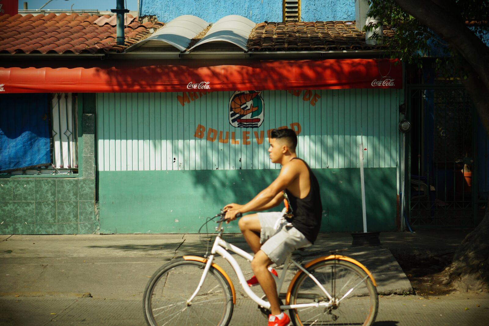 E 50mm F1.8 OSS sample photo. Bike, boy, mexico, shrimp photography