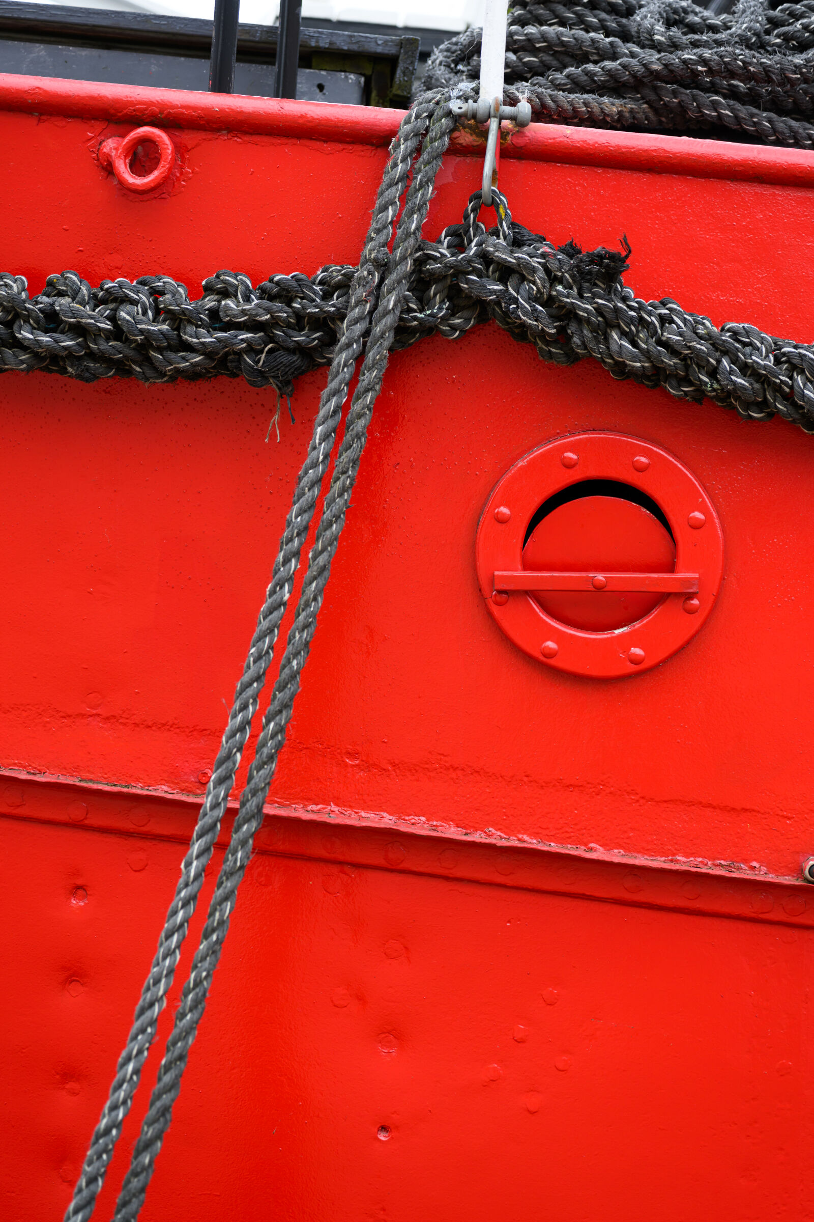 Nikon Z9 sample photo. Metal boat ropes photography