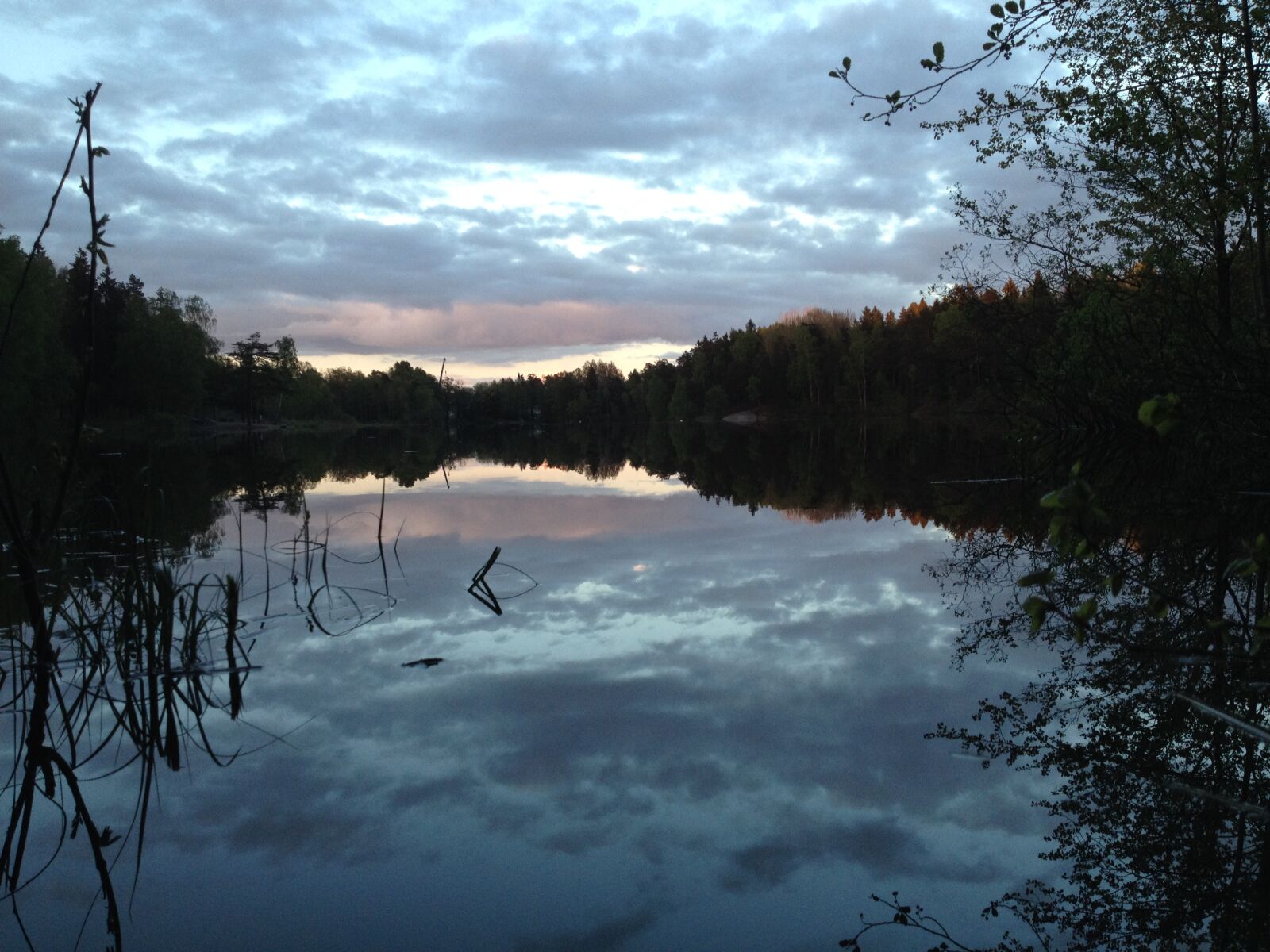 iPhone 4S back camera 4.28mm f/2.4 sample photo. Reflections, sunset, water photography