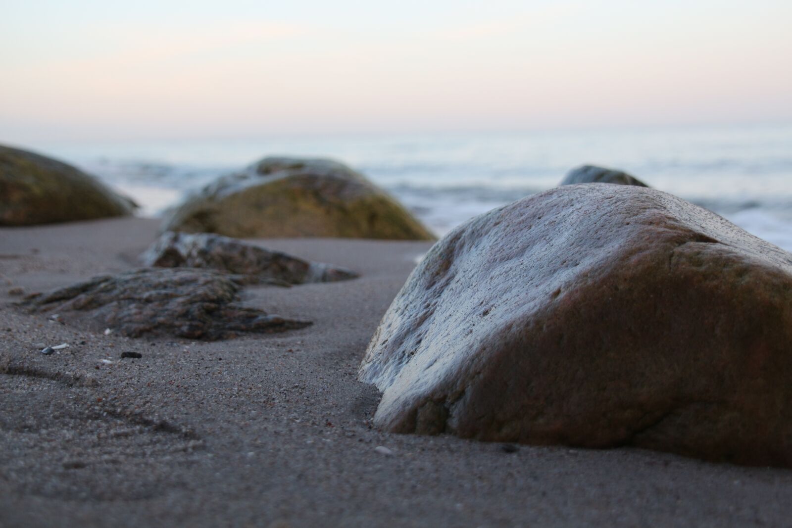 Canon EOS 650D (EOS Rebel T4i / EOS Kiss X6i) sample photo. Beach, stone, sea photography