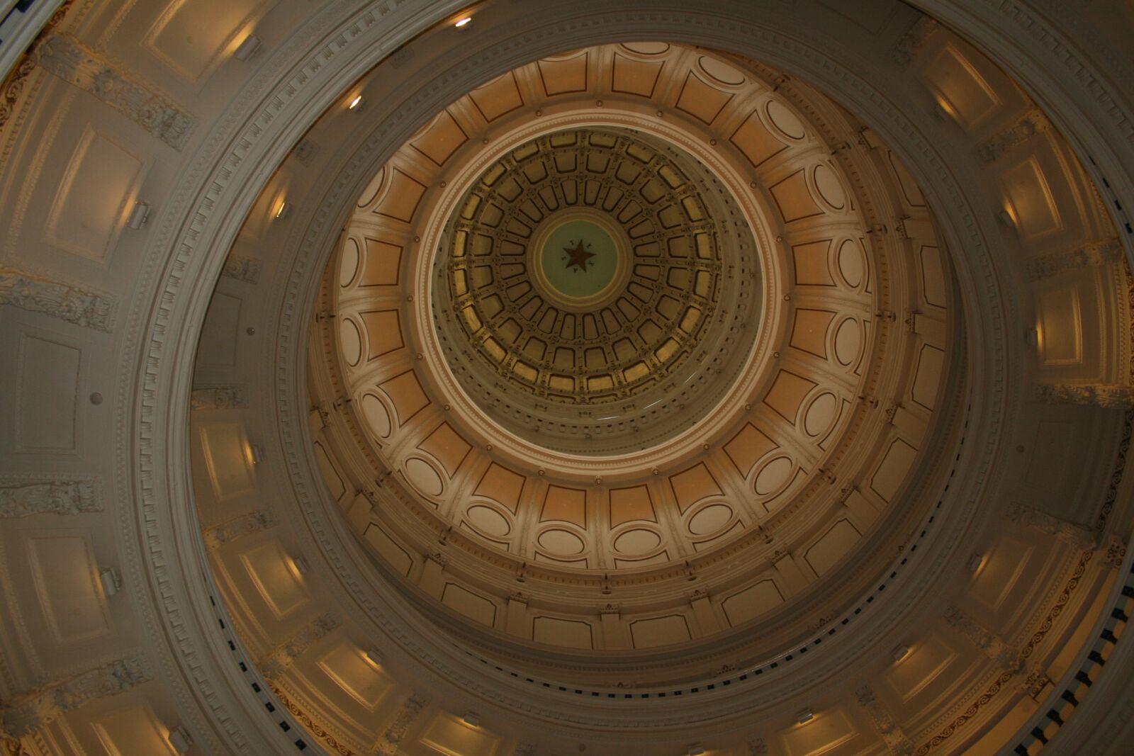Canon EOS 350D (EOS Digital Rebel XT / EOS Kiss Digital N) sample photo. Austin texas, capitol, rotunda photography