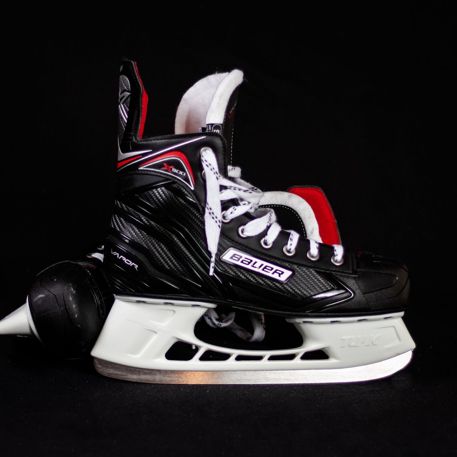 Canon EOS 80D + Canon EF 50mm F1.8 STM sample photo. Skate, iceskating, skating photography