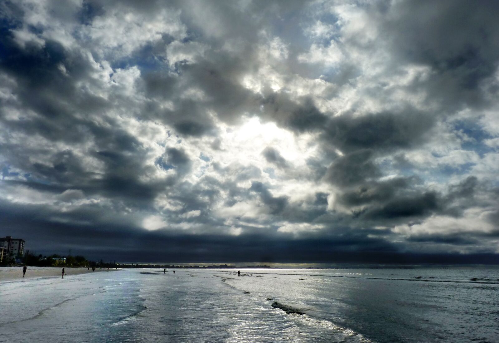 Panasonic Lumix DMC-FZ35 (Lumix DMC-FZ38) sample photo. Clouds, sea, storm photography