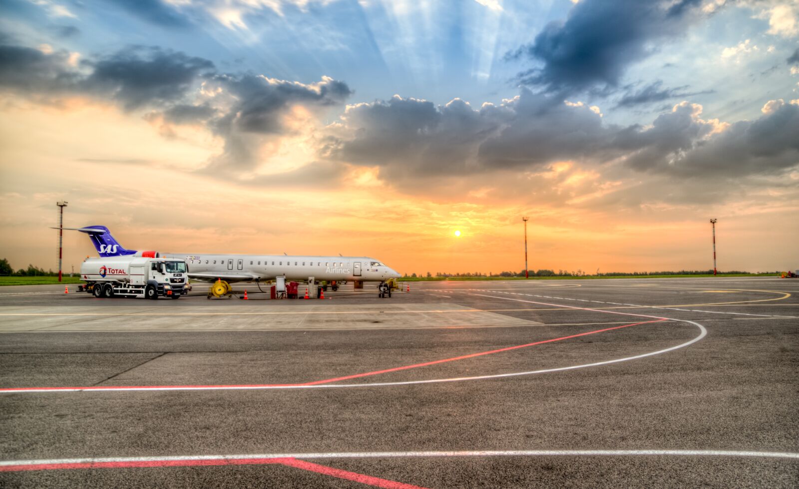 Nikon D610 sample photo. Airport, plane, travel photography