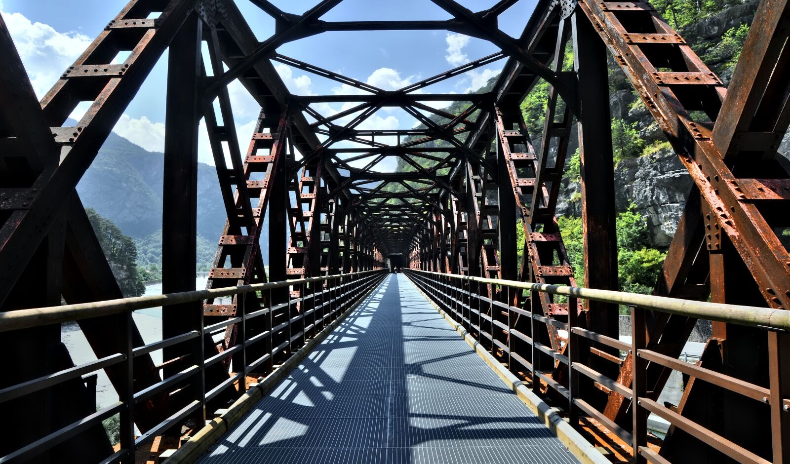 Nikon D90 sample photo. Bridge, iron, rusty photography
