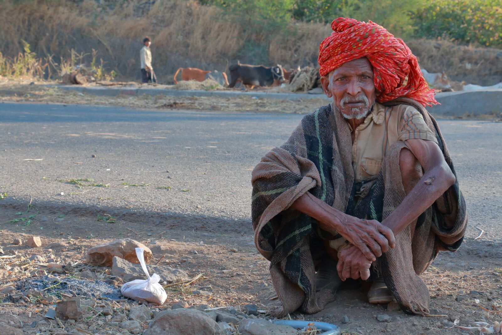 Canon EOS 70D sample photo. Old man, roadside, herder photography