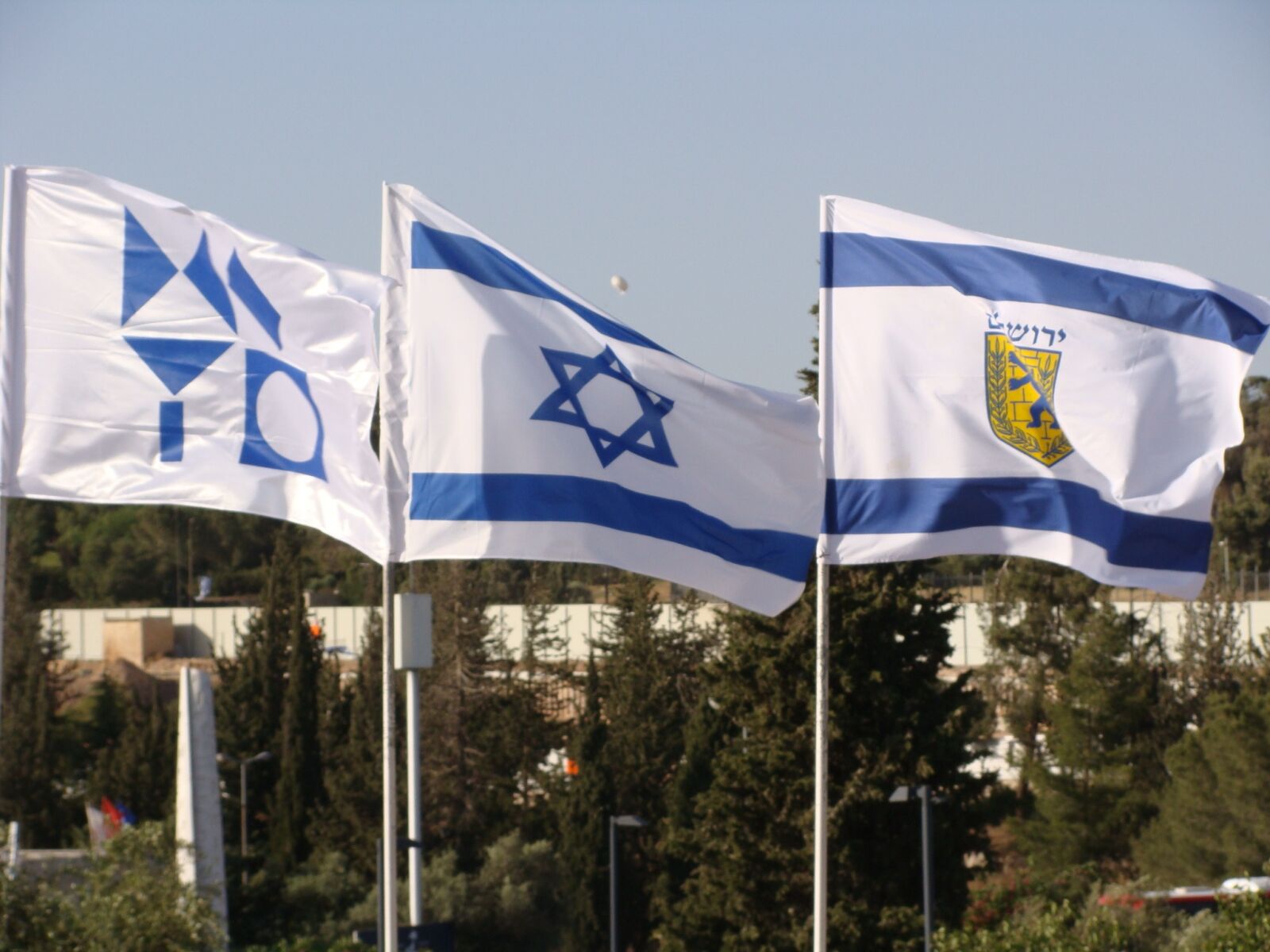 Sony DSC-H3 sample photo. Israel flag, administration, banner photography