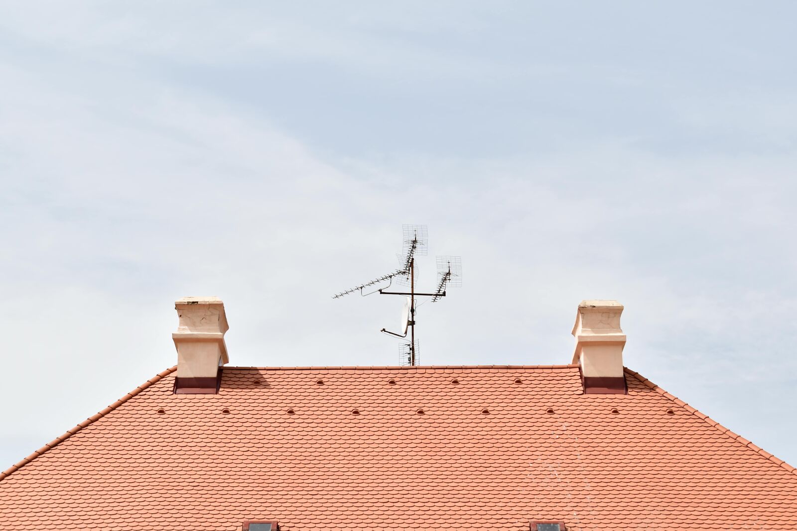 Nikon D5500 sample photo. Antenna, architectural style, chimney photography
