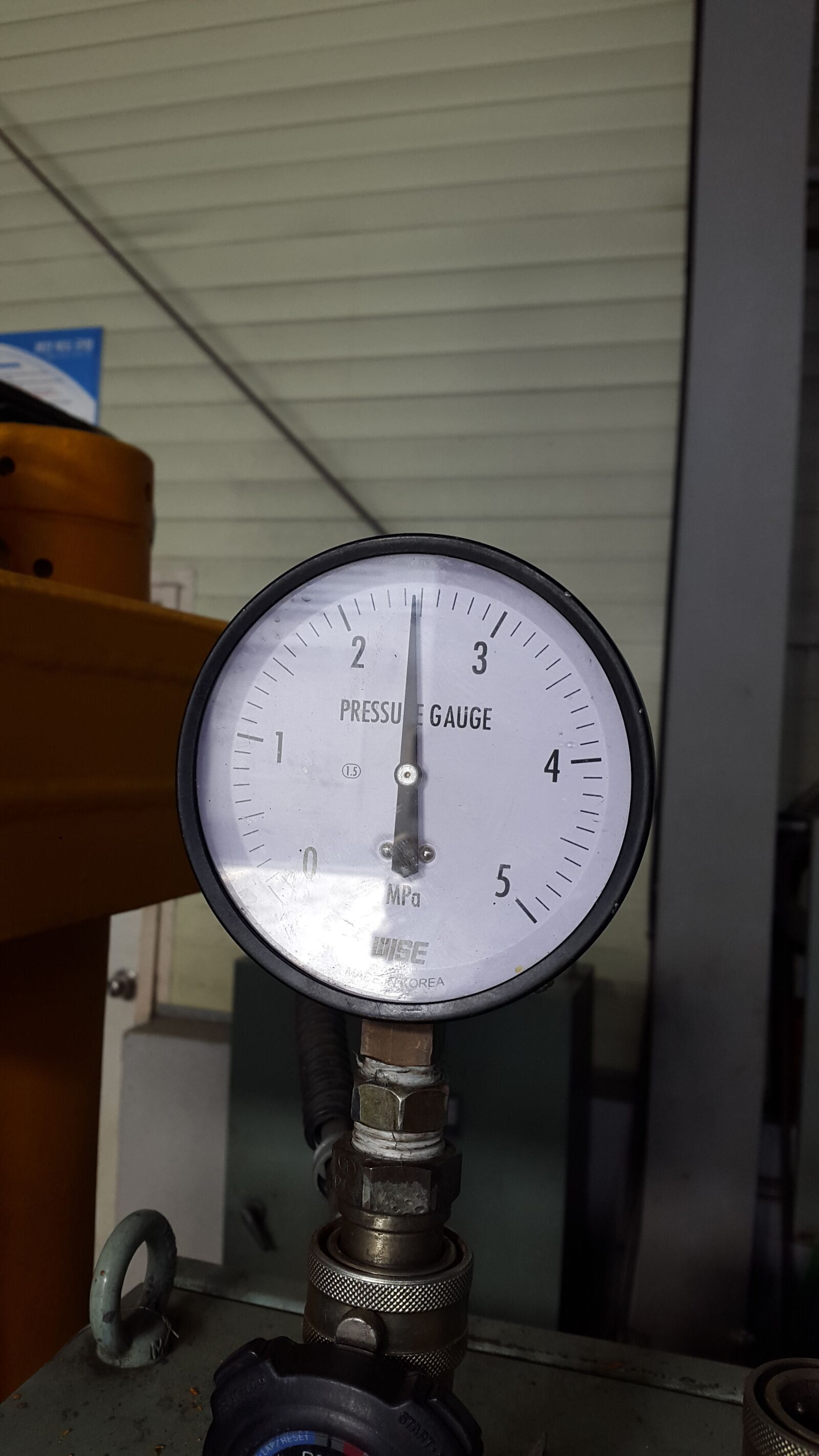 Samsung Galaxy Alpha sample photo. Pressure gauge, instrument, measure photography