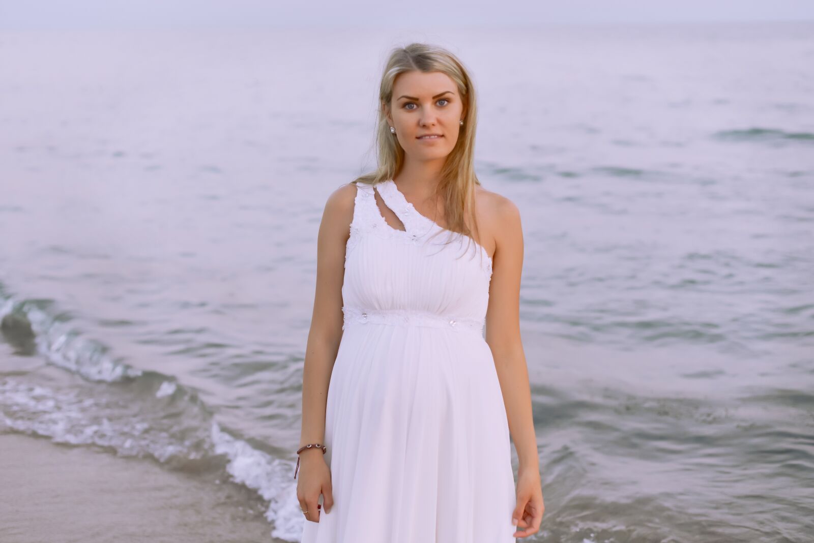 Nikon D800 sample photo. Beautiful bride at sea photography