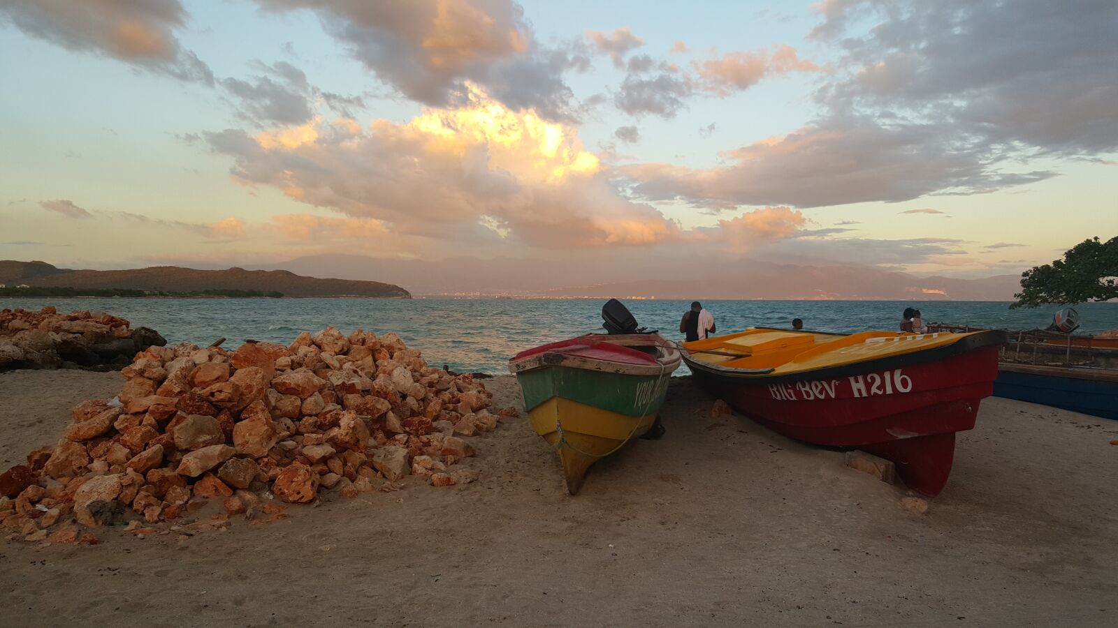 Samsung Galaxy S6 sample photo. Beach, fishing, fishing boat photography