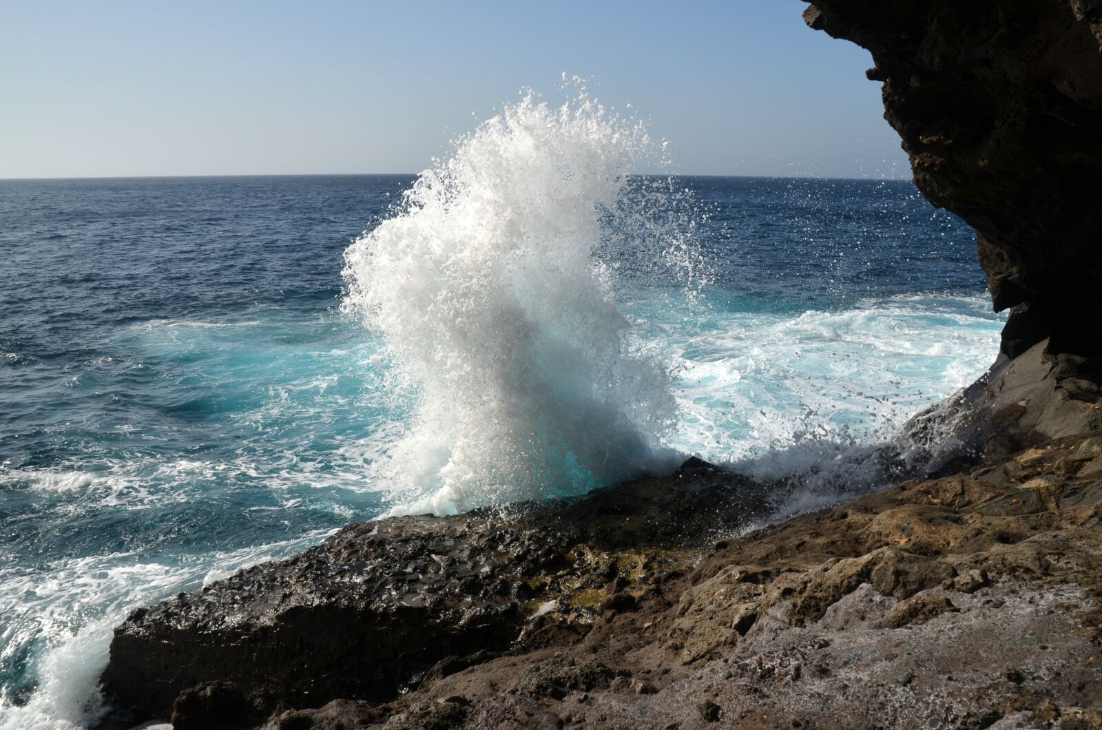 Nikon D5100 sample photo. Sea, coast, surf photography