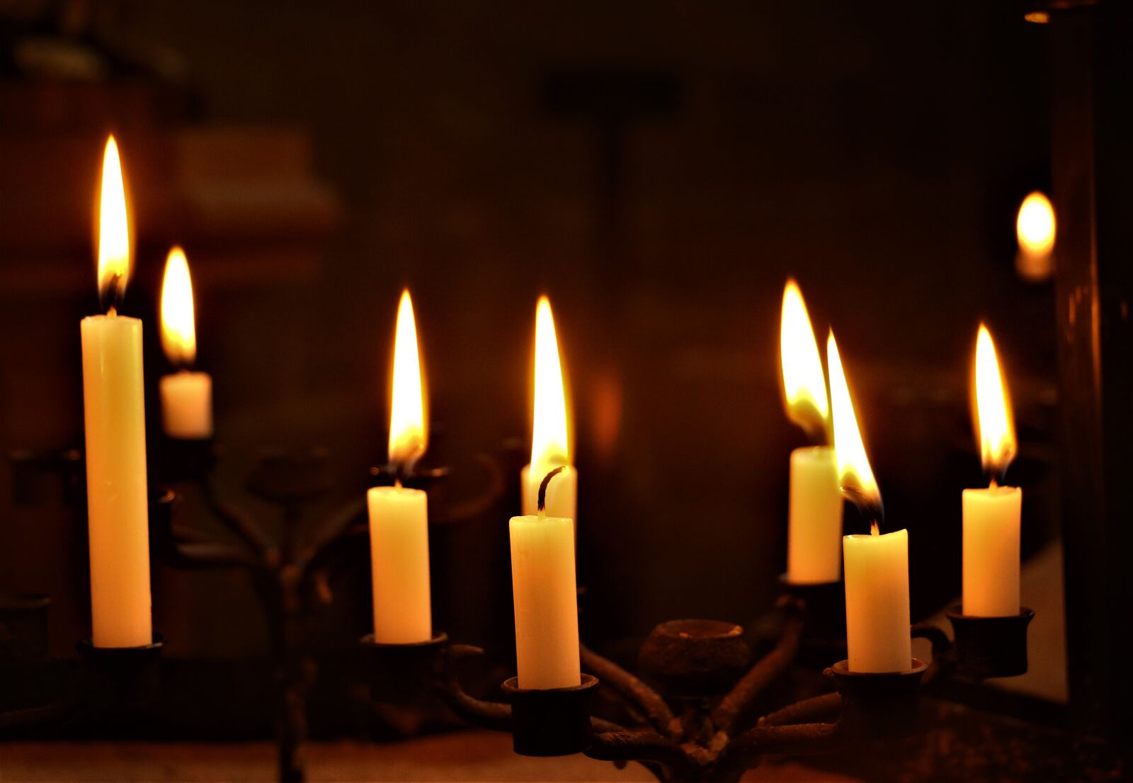 Canon EOS 7D Mark II sample photo. Candles, flame, light photography
