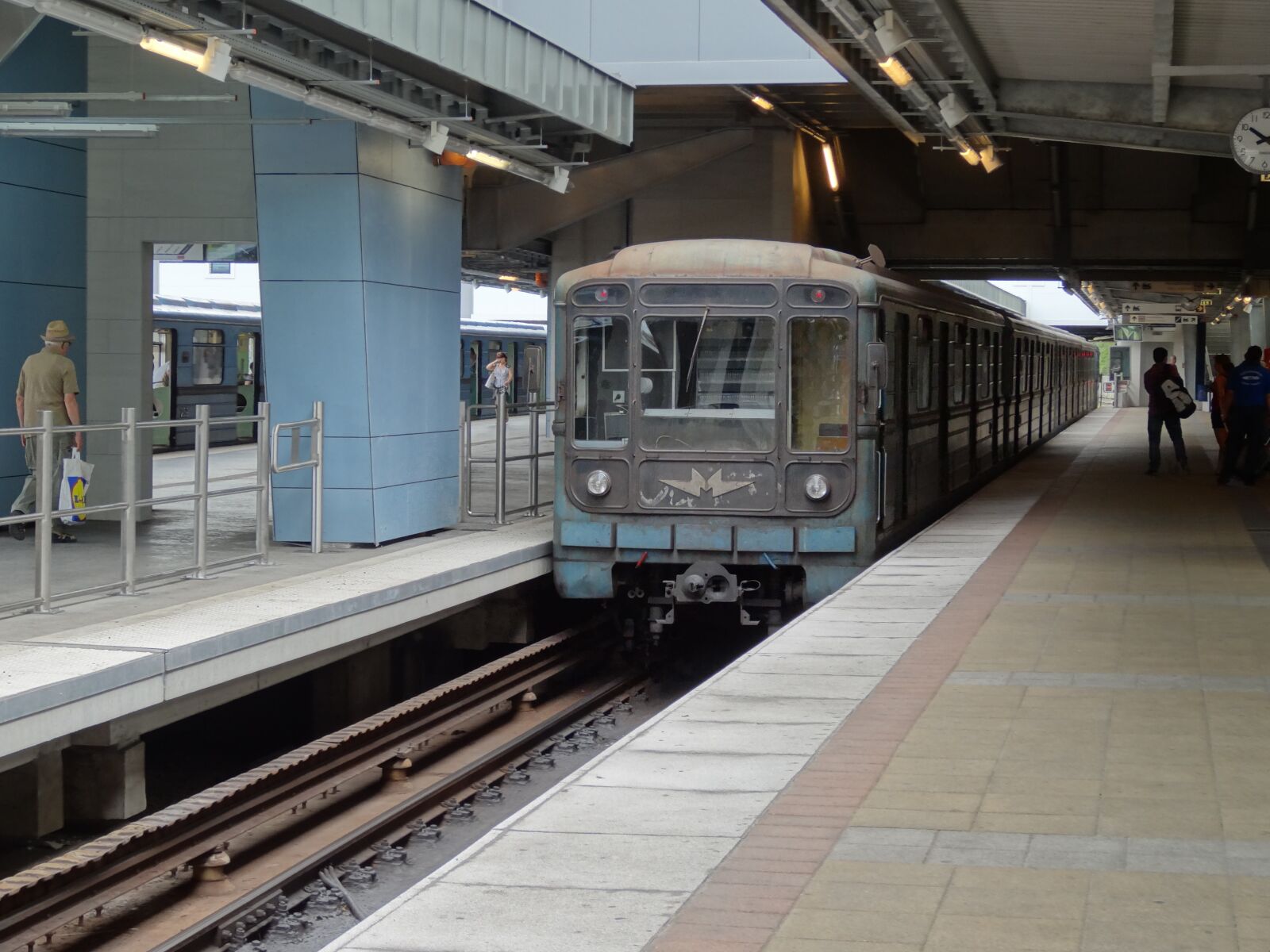 Sony Cyber-shot DSC-HX20V sample photo. Subway, metro, budapest photography