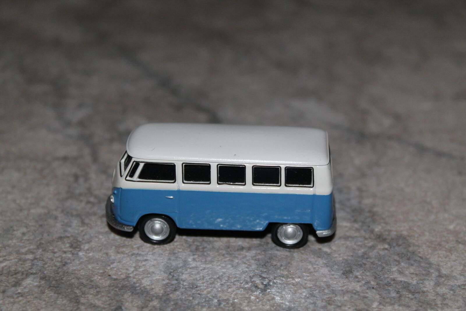 Canon EOS 1100D (EOS Rebel T3 / EOS Kiss X50) sample photo. Vw, bus, auto photography
