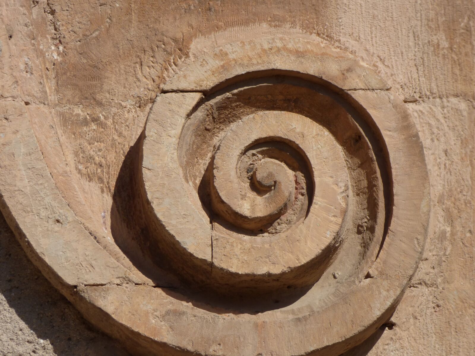 Panasonic Lumix DMC-FZ70 sample photo. Spiral, conch, carved stone photography
