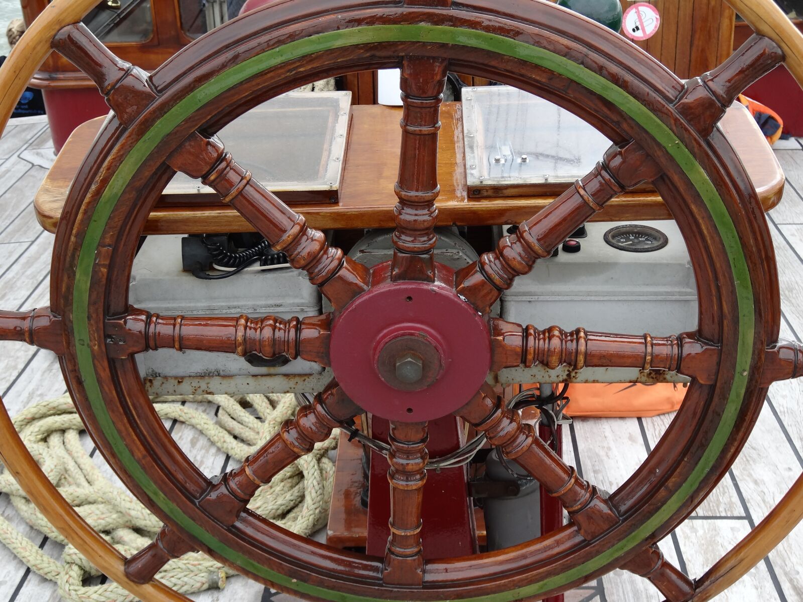 Sony Cyber-shot DSC-HX20V sample photo. Sani gear, control, ship photography