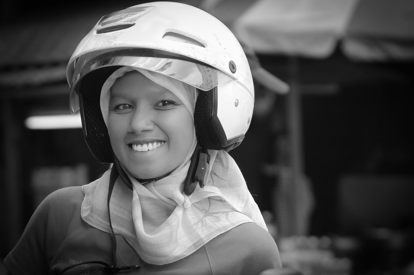 Canon EOS 10D sample photo. Helmet, girl, muslim photography