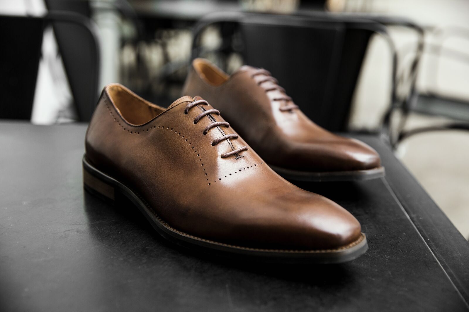 Canon EF 24-70mm F2.8L II USM sample photo. Shoes men, shoe, shine photography