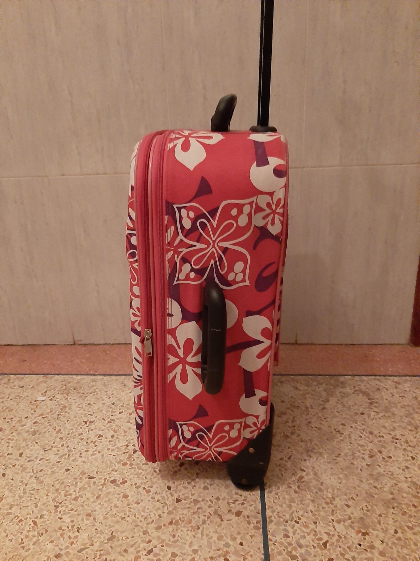 Samsung Galaxy A50 sample photo. Suitcase, pink, small suitcase photography