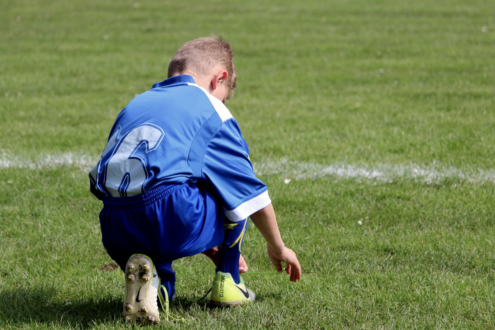 Canon EOS 1300D (EOS Rebel T6 / EOS Kiss X80) sample photo. Player, football, before the photography