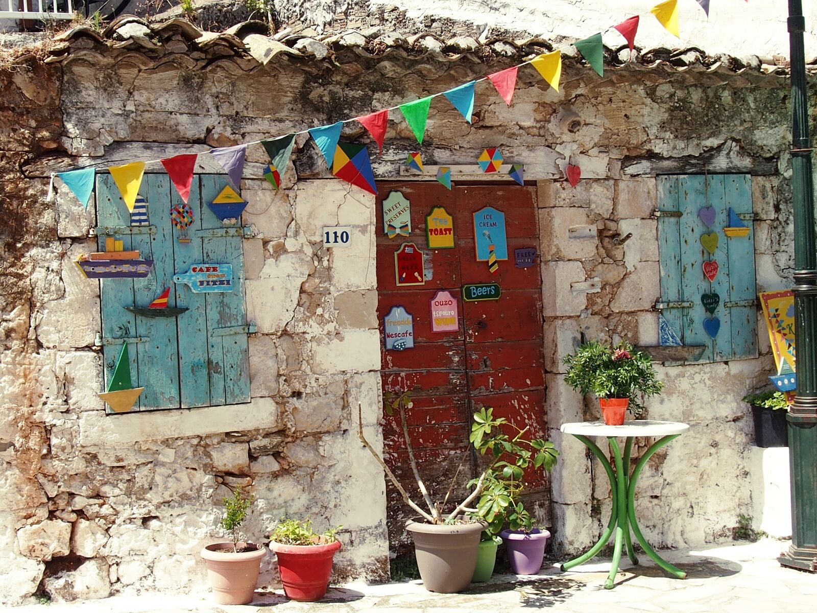 Olympus PEN E-PL5 sample photo. Greek, pennants, wall photography