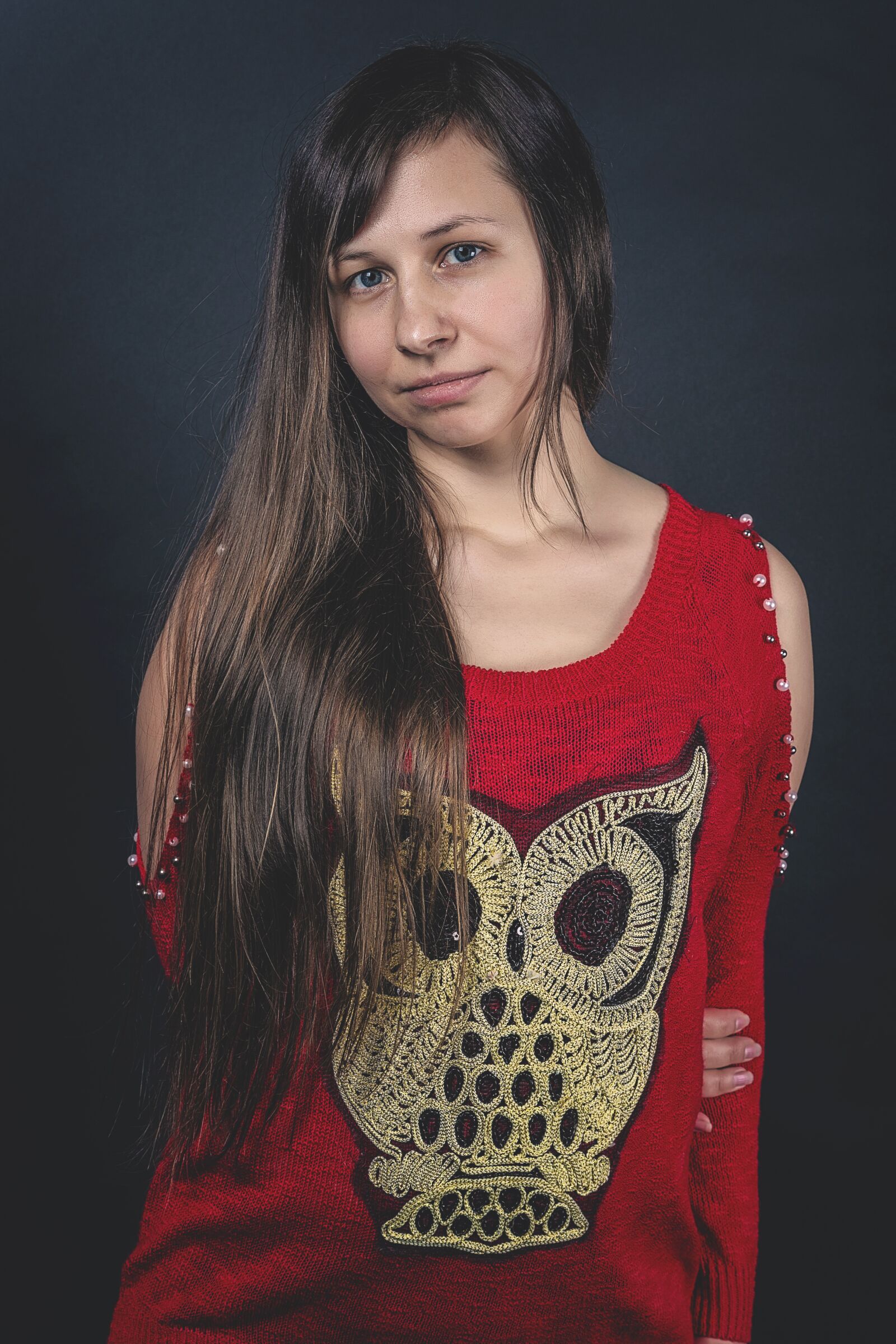 Canon EF 24-105mm F4L IS USM sample photo. Girl, owl, sweater photography