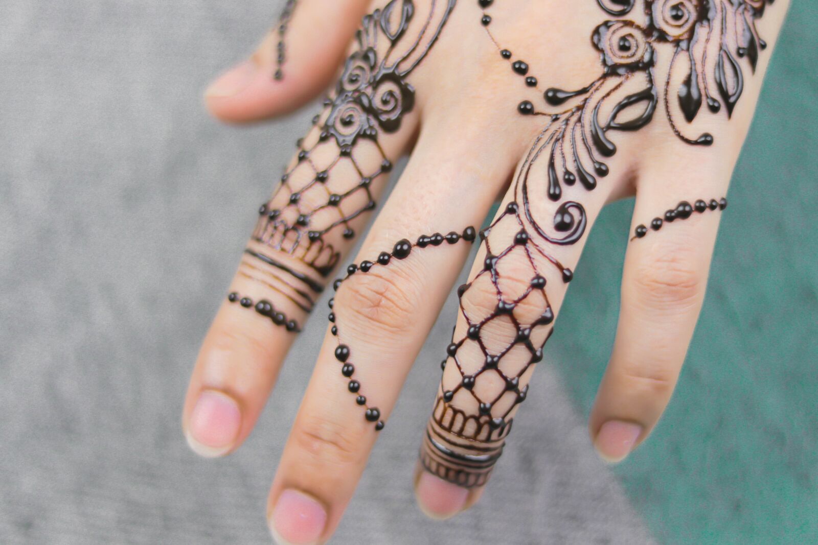 Canon EOS 80D + Canon EF 50mm F1.8 STM sample photo. Indian, tattoo, henna photography