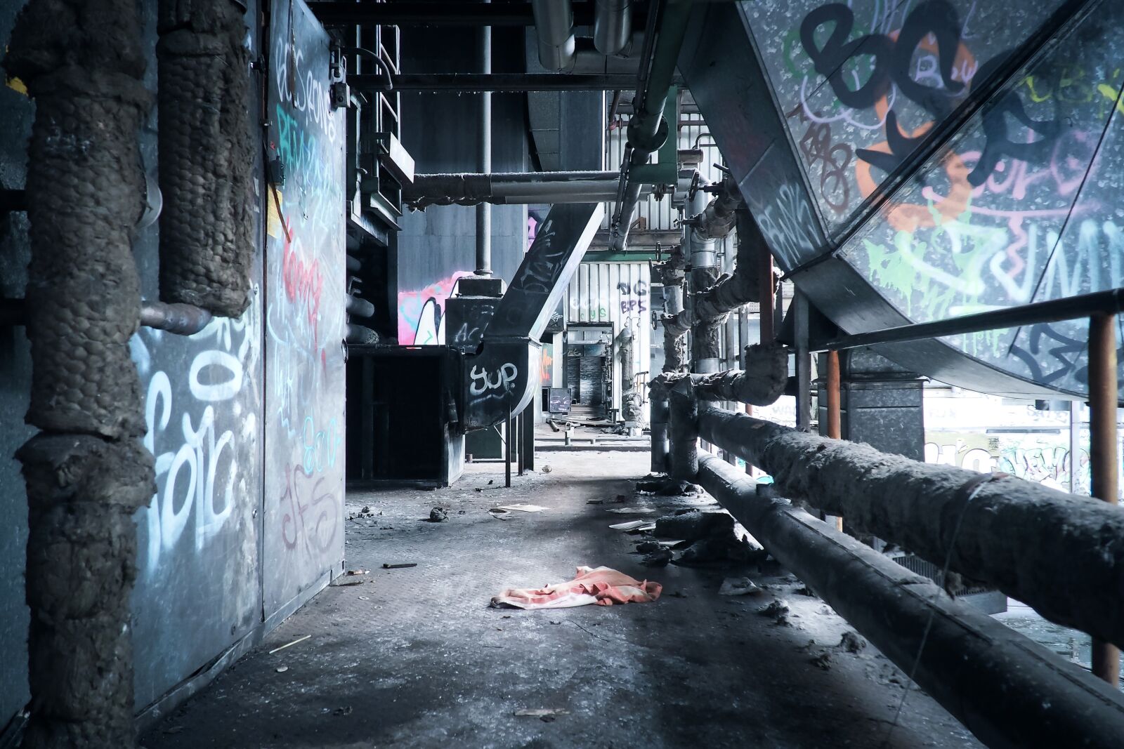 Olympus OM-D E-M10 sample photo. Lost places, rooms, abandoned photography