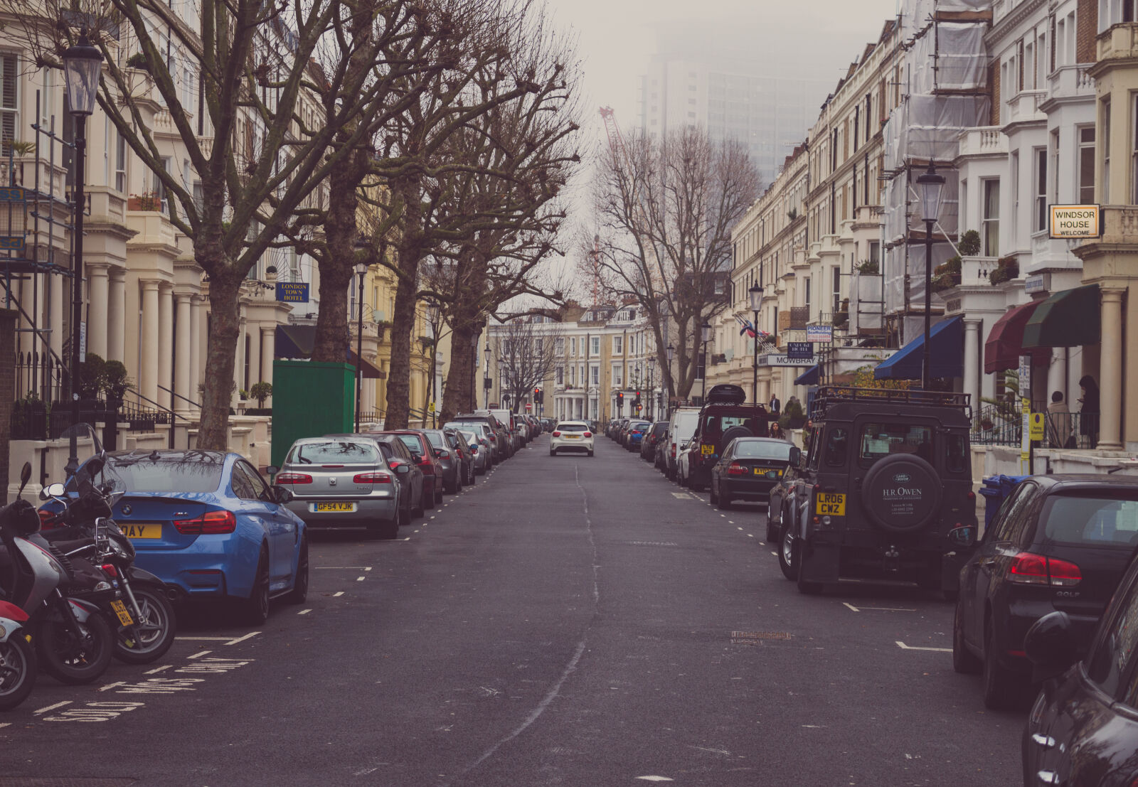 Canon EOS 700D (EOS Rebel T5i / EOS Kiss X7i) sample photo. Architecture, asphalt, automobile, buildings photography