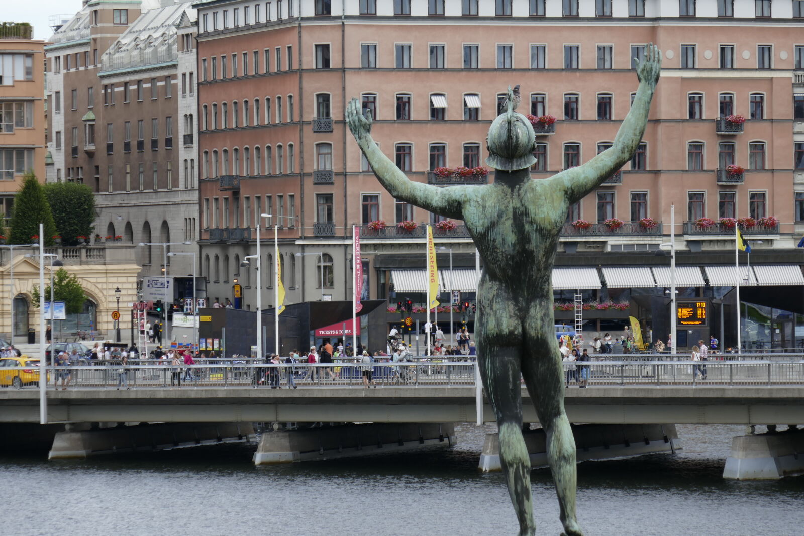 Panasonic Lumix DMC-ZS100 (Lumix DMC-TZ100) sample photo. Statue, stockholm photography
