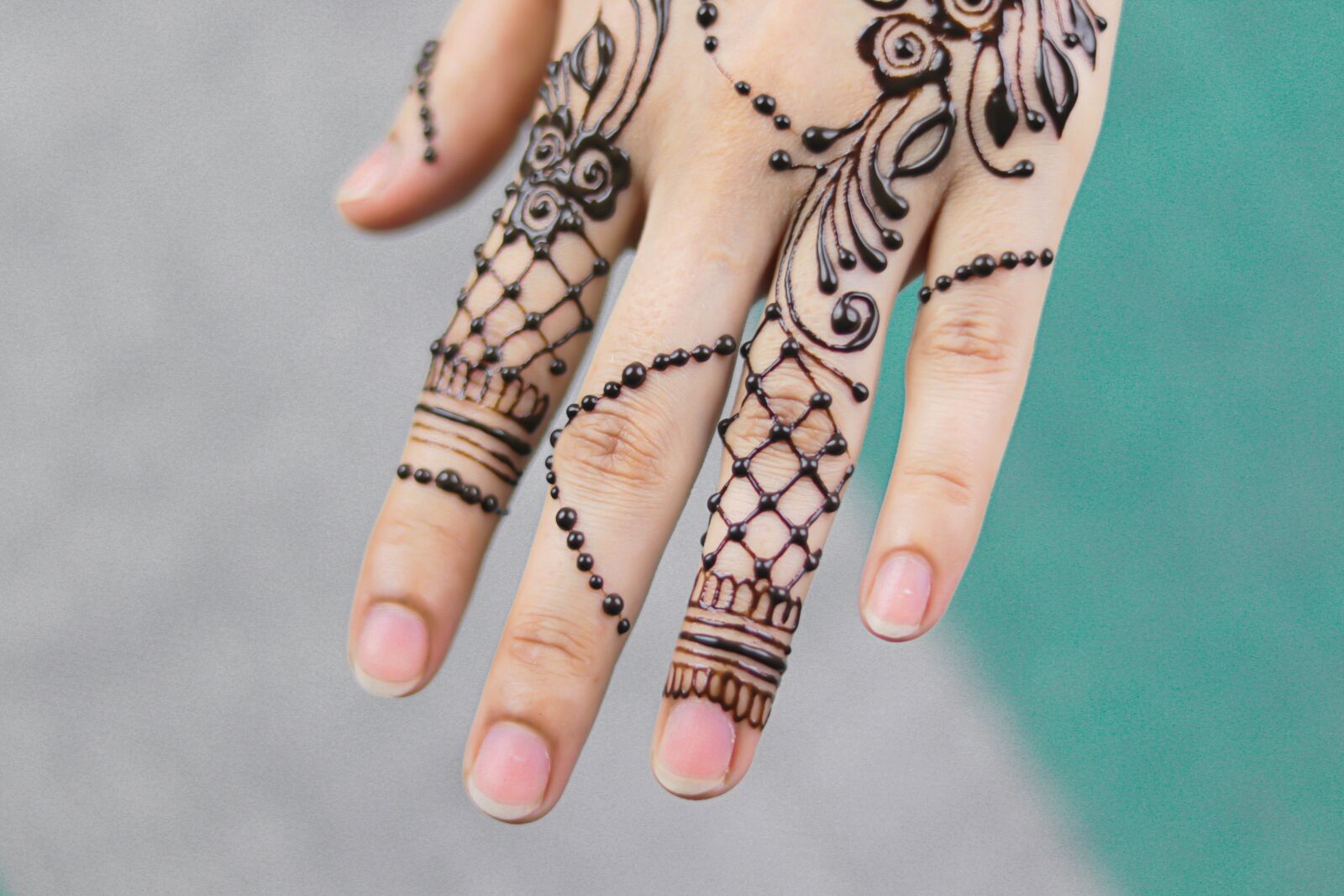 Canon EOS 80D + Canon EF 50mm F1.8 STM sample photo. Indian, tattoo, henna photography