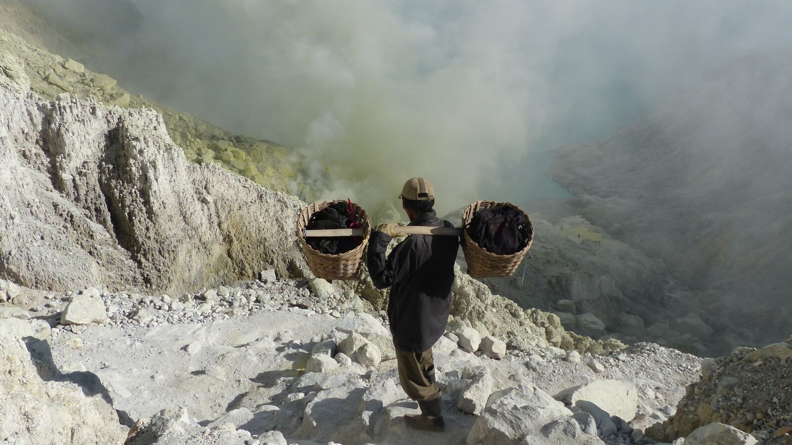 Panasonic Lumix DMC-FZ200 sample photo. Indonesia, java, volcano photography