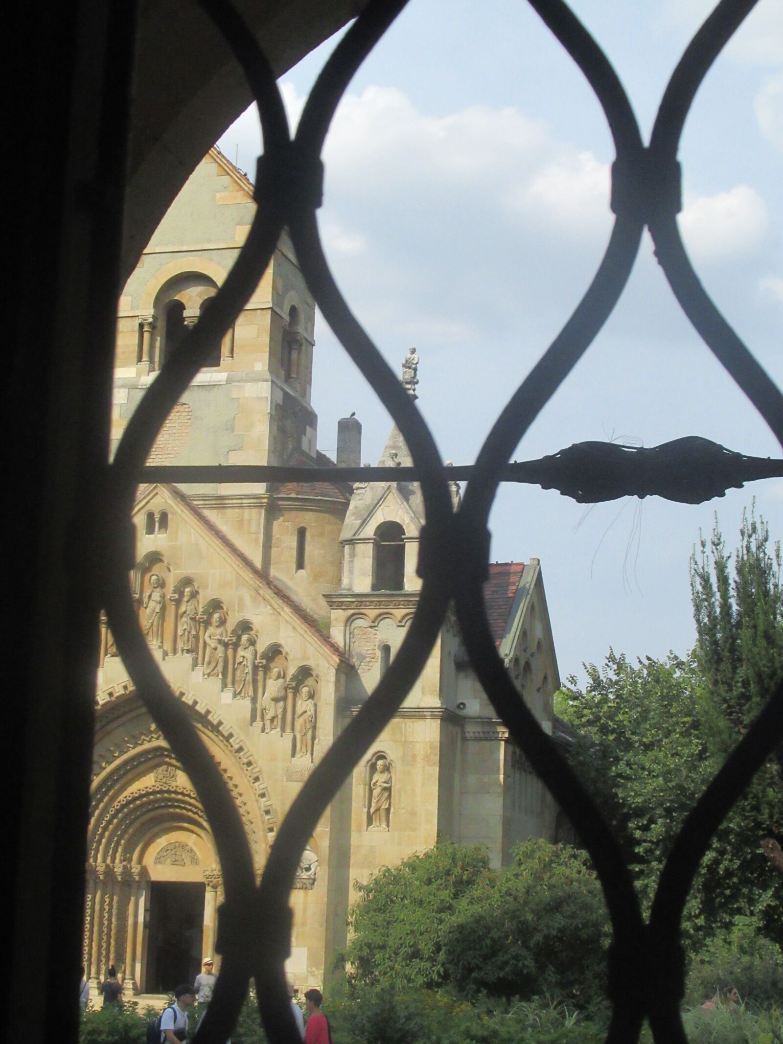 Canon PowerShot SX620 HS sample photo. Budapest, city park, church photography