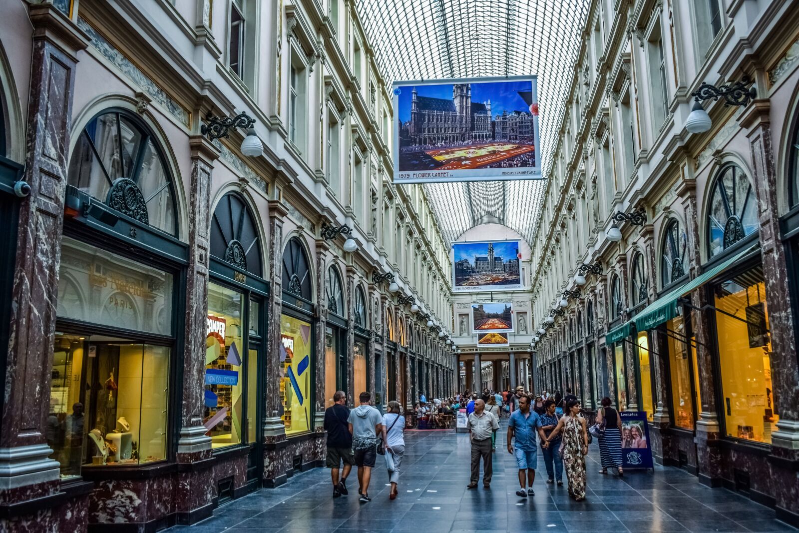 Nikon D3300 sample photo. Galeries royales saint-hubert, brussels photography