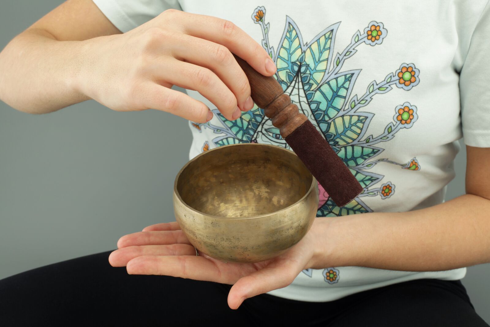 Canon EOS 5D Mark II sample photo. Meditation, singing bowl, sound photography