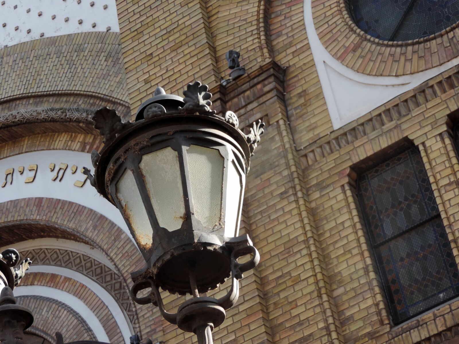 Nikon Coolpix P520 sample photo. Cast iron, decoration, lantern photography