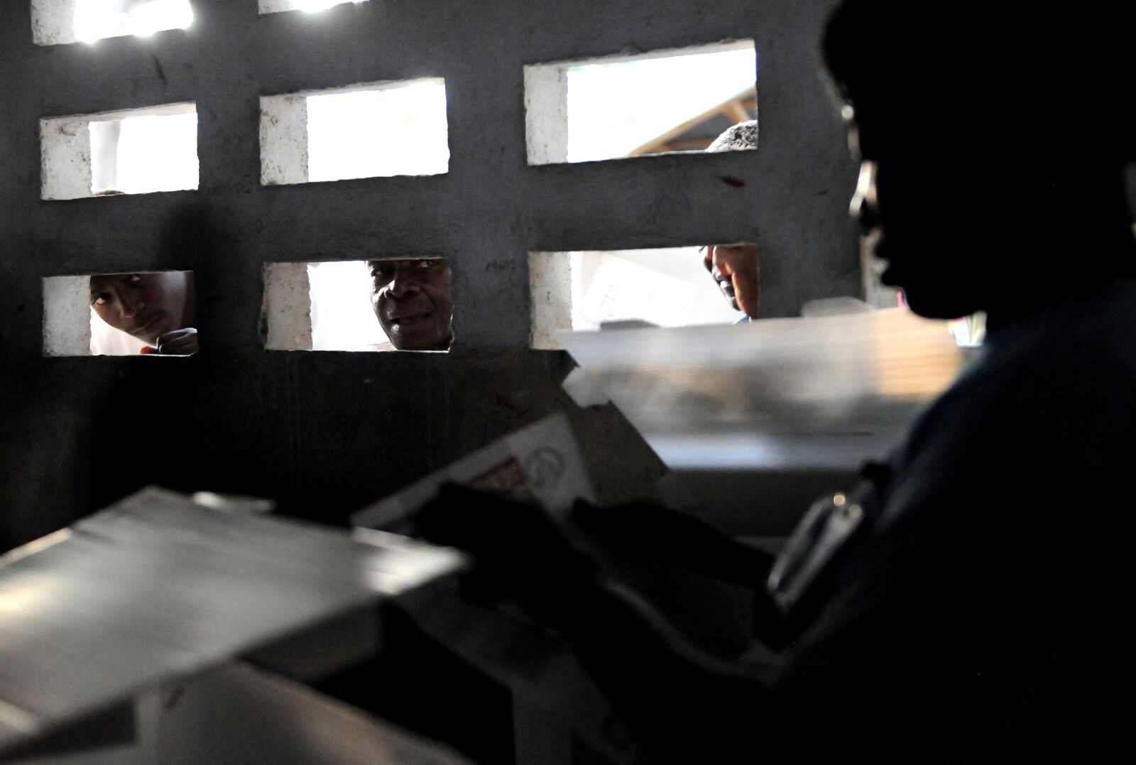 Nikon D300 sample photo. Poll, worker, reads, vote photography