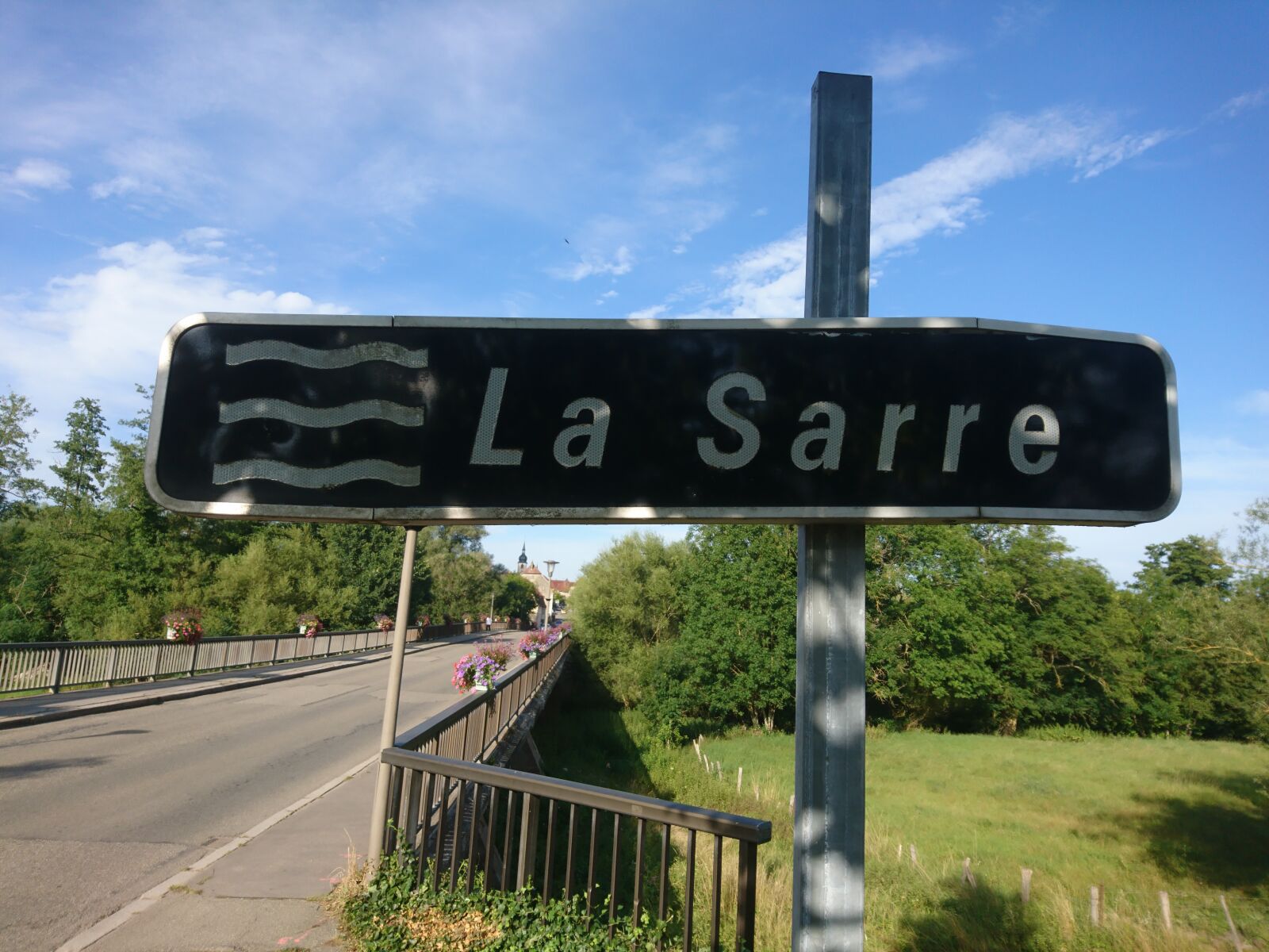 Sony Xperia X Compact sample photo. Sarre, traffic sign, sightseeing photography