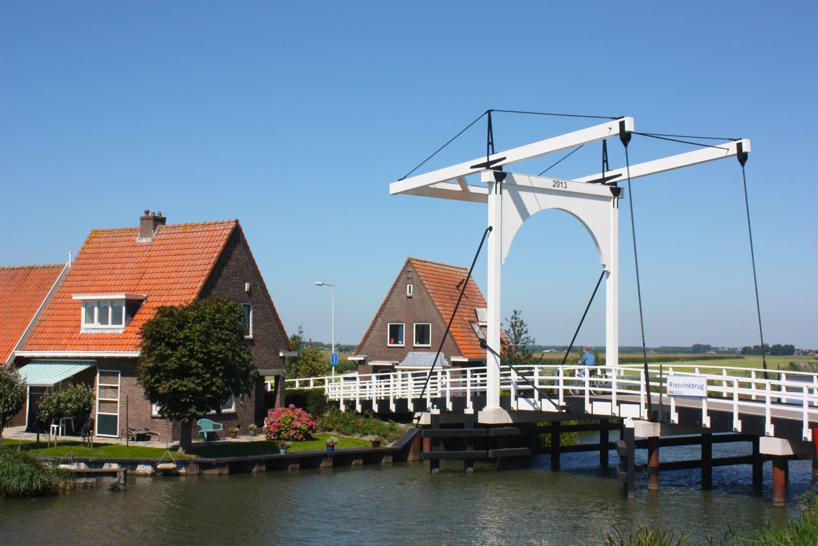 Canon EOS 450D (EOS Rebel XSi / EOS Kiss X2) sample photo. Holland, bridge, channel photography