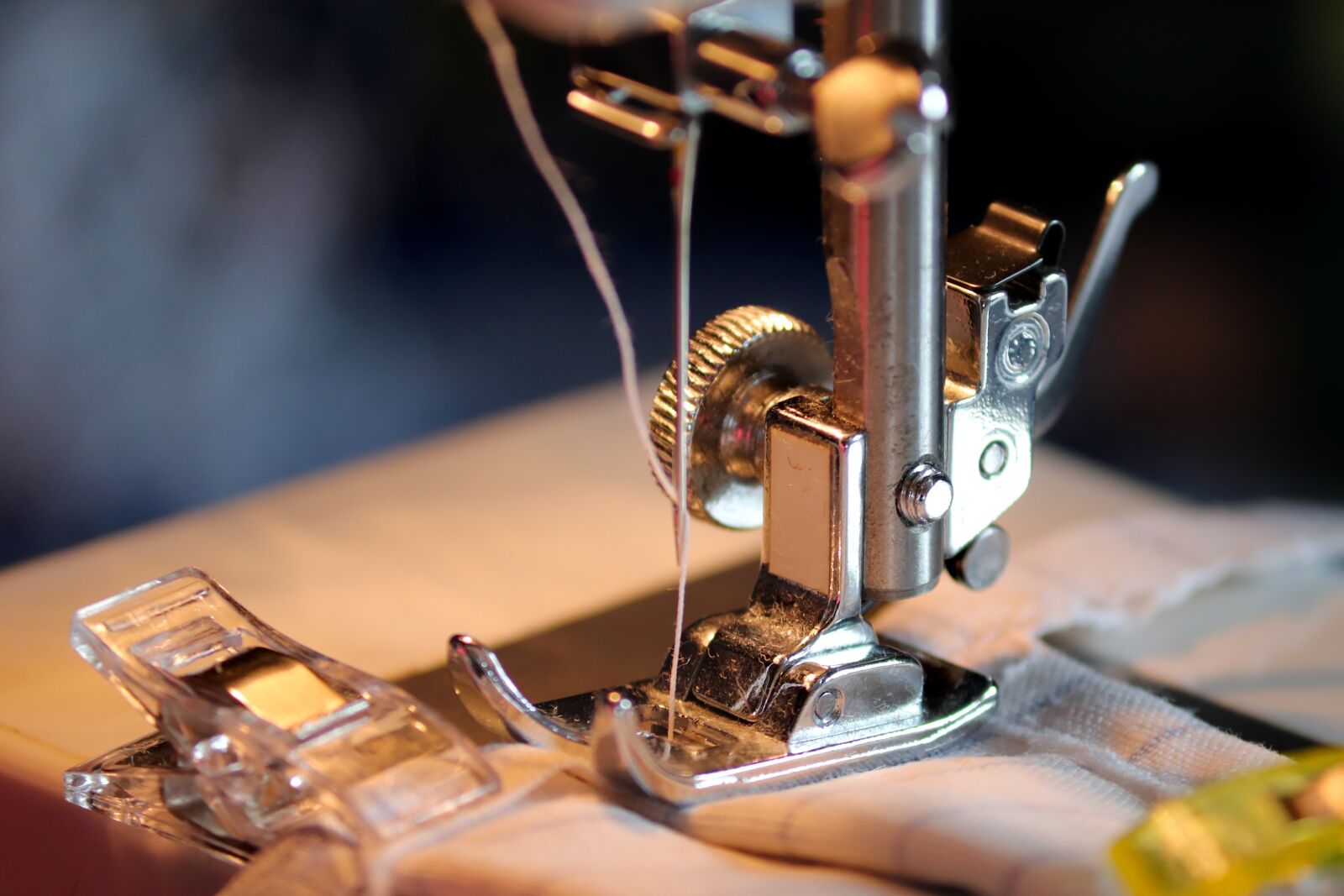 Canon EOS 200D (EOS Rebel SL2 / EOS Kiss X9) sample photo. Sewing machine, sewing machine photography
